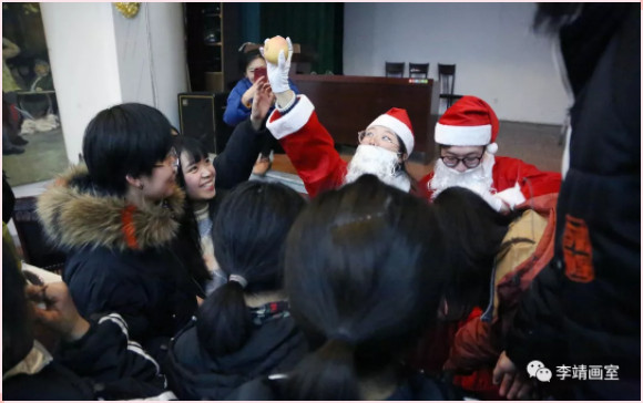 都说美术生与圣诞节无缘？NO！李靖画室圣诞节的正确打开方式，快戳！——北京美术培训画室31