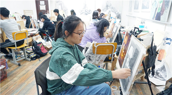 【李美出征，战无不胜】似乎是一个人在艺考，并肩战斗的却是很多人——北京美术培训画室20