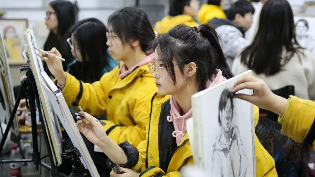 北京画室鬼马少女应届考入央美，用实力出圈！——李美学子乔丹潼专访